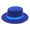Berets Mistdawn Classic Wool Blend Boater Hat Wide Brim Pork Pie Cap Cap Płaski top dla kobiet mężczyzn z niebieską wstążką rozmiar L