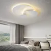 Luzes de teto Luzes de metal branco nórdico Dimmable por controle remoto Bedroom Lustre criativo Iluminação Montada LED LUMARIAS LUZ