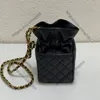 CC marka toreb kosmetyków mini kwadratowy brokat metalowe torby kubełkowe pudełko pikowane małe skrzynki próżne torebki z łańcuchem złotą torbę kosmetyczną p