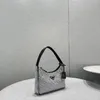 Mode Cross Body Hobo diamant incrusté peau de bœuf aisselle femmes sac classique en métal triangle LOGO zipper ouverture produit de créateur