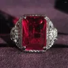 Pierścienie klastra 2023 Retro czerwony kolor srebrny projektant zaręczynowy dla kobiet -rocznicowy prezent biżuterii hurtowa R5467