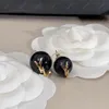 Femmes Black Pearl Boucles d'oreilles Designer Bijoux Luxurys Red Studs Boucles d'oreilles 925 Silver Boucle Lettres Hoops Y avec boîte 010505R3962792