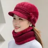 Berets 2 Teile/satz Winter Hut Hals Wärmer Blume Pompom Dekor Kältebeständig Luxus Herbst Mittleren Alters Damen Kappe Schal Kit