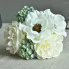 Dekoracyjne kwiaty symulowane panny młodej z przyjęciem weselnym układ sceny Rzucanie kuli kwiatowej, aby być wiecznym wystrojem domu