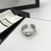 Designer de luxo Ring Rings Silver Metal Anéis de moda Carta de marca de moda Anéis simétricos Lady Mulheres Party Wedding Gift Engagement 2301051qs