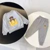 Sets de ropa para bebés Juego de niños para niños Pocket de rastreo de ropa para niños Caperuta 2022 Camina larga con letras 2 piezas Sweinshirts Palabras deportivas Pantalones 110-160 cm