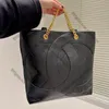 CC -Marke Einkaufstaschen Vintage Schwarze echte Ledereinkaufstaschen gesteppte Diamant Gold Metall Hardware Designer Totes Bag Schultergriff Handtaschen Lager Capacit