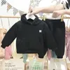 Giyim setleri moda doğdu kız bebek erkek giysiler seti kapüşonlu ve pantolon 2pcs sıcak polar astar kapşonlu elbise kış seti 0 3y 230105