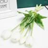 Fiori decorativi 5 pezzi di tulipani artificiali Fiore Real Touch Bouquet in morbido silicone per la decorazione domestica di nozze Flores artificiali a mano da sposa