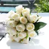 Decoratieve objecten Figurines 18heads Bunch Rose Hand Bloemen Kunstmatige bruiloft Decoratie Room Tafel Decor BRIDAL FLORES ZIJNBOEM VOOR WIT 230104