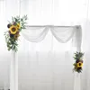 Декоративные цветы свадебное симуляция цветочные украшения угловая сцена на фоне фона открывают поддельные ворота подвески