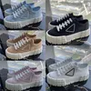 Designer Shoe Women Nylon Shoes Gabardine Canvas Sneakers Wheel Lady Trainers Loafers Platform Solid höjda sko med låda Hög 5A -kvalitet RJLC