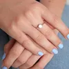 Klusterringar runt öppning månsten minimalistisk tunna kvinnor förlovningsring bröllop band mode smycken gåva till flickvän