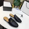 Mules Designer Tofflor Dam Loafers Läder Sandaler Fritidsskor Princetown Metal Chain Sko Spets Sammet Tofflor storlek 35-46