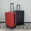 Malas de malas para viajar Bagagem pura Branca branca de luxo de luxo para homens e mulheres Ultra-light Carry em estojo de embarque 20/24/26 polegadas