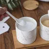 Bottiglie di stoccaggio Il condimento in ceramica di personalità creativa in stile europeo può essere impostato per inviare cucchiai di sale da cucina e scatola di stagione per la casa