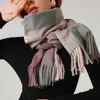 Sciarpe Sciarpa invernale britannica per le donne Moda Reticolo bianco e nero Splicing Pashmina Hijab Scialle nappa allungato addensato