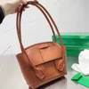 Vintage Woven Crossbow Bags Women Designer Cross Body Handbag Shinge Läder Luxury Designer Brand Crossbody Female Vintage Tote 230101