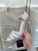 Slippers 2023 No início da primavera novo Sexy Pearl Heal Sandals High Sandals Design Versátil clássico