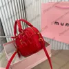 最高品質の女性Miui Matelasse Travel Handbags Luxury Soft Leather Bowling Bags Designe