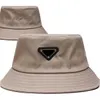 Bucket Hat Designers Luxury Hats Solid Color Metal Letter Design Fashion Sunshade Cap Temperament Versatile Hat Par Travel Wea2523343