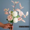 Decoratieve bloemen Simulatie van eucalyptus bladeren Rose Ball chrysanthemum boeket