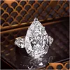 Fedi nuziali Ins Top Selling Sparkling Large Diamond Ring Gioielli di lusso 925 Sterling Sier Water Drop White Topaz Gemstones Women Band Dhxjl