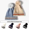 Berretti unisex da donna caldo inverno da sci a righe berretto in maglia berretto berretto da esterno in pelliccia pompon cappello con palla di pelo Skullies cofano in lana