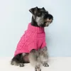 犬のアパレルハンドニットピンクの分厚いケーブル犬のジャンパーセーター