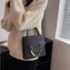 이브닝 백 체인 핸드백 여성 크로스 바디 백 2023 패션 불규칙한 작은 사각형 디자인 하이 등급 1 어깨