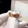 Projektant modny retro małe kadzidło pierścień pierścienia szeroka wersja niszowa niszowa diamentowa sens różany złoto krzyżowy pierścień męski i samice pary wysokiej klasy prezenty