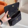 Bolsas de moda bolsa de cinto de ombro luxuosa para mulheres as sacolas de sacolas bolsas de camurça de camurça de camurça hobo hobo estilo metal cadeias casuais bolsas versáteis