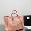 2023 Nya mönster Kvinnor Luxury Handväskor Designer Beach Bag Fashion Sticking Purse Axel Stor tote med Chain Canvas Shopping med Box