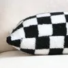 Kuddefodral Retro Chessboard Plaid Case Soft Lamb Cashmere Plush Cushion täcker heminredning bäddsoffa Bil Drop 230105