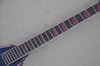 ピンク色のストライプローズウッドフレットボードフロイドローズを添えたブラックv形のエレクトリックギターカスタマイズされたサービスを提供する