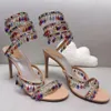 Sandálias Pingente sandálias lindas rene caovilla designer de luxo cristal leve envolto pé anel estilete sapatos de casamento strass 9CM Sandália de salto alto Gladiador