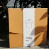 Caminhoca reciclada biodegradaz Leggings Roupas de moda Kraft Paper Packaging Box com fitas de papel para caixas de presente A375