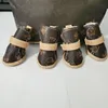 Designer Dog Apparel Brand Sapatos de cães Selas ajustáveis ​​Boot de protetor de pata de cachorro suave para panorma para um pequeno cachorrinho diário PS1662