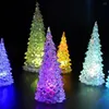 テーブルランプはライトナイトクリスマスツリーの形の色を変えるアクリルのなだめるようなベビーホームの装飾を変える