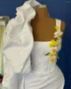 Feestjurken elegant witte kanten optocht een schouder lange puffy mouw hoge spleet avondjurken vrouwen bloemen appliques prom jurk 2023