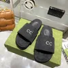 شباشب في عام 2022 G Family's New Style Letter Word Slippers Women's سميكة لينة نعال مضادة للانزلاق صنادل متعددة الاستخدامات في الموضة 0106