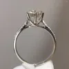 Bagues en grappe de haute qualité D Couleur Moissanite 925 Sterling Silver Excellent Cut 1ct Diamond Test Past Geometric Sparkling Gemstone Ring