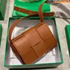 2023 TOTES Crossbody Bag Dokuma Çanta Çapraz Cisim Çantası Mini Flep Omuz Çantaları Düz ​​Hasp İç Cep Ayarlanabilir Kayış Dokunma