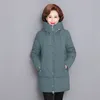 Kvinnor Down Parkas huva tjock jacka Kvinnlig medelålders Mor Cotton Winter Coat Mormor slitage Plus Size Long Parka Women 6xl 230107