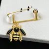 Mid-Ancient Bee Lettre Broche Ornement rétro pour femme All-Match Light Luxury Series Accessoires