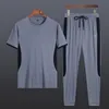 Treno masculino Tils de seda gelo Terno casual de verão Esportes finos de plus size roupas de camiseta elástica respirável soltas de secagem rápida