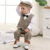 Kledingsets geboren jongen formele kleding set baby gentleman verjaardag romper outfit met hoed vest lange mouw jumpsuit suit l230106