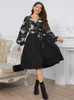 プラスサイズのドレス2023秋の女性vネック長袖フローラルプリントパッチワークCasaul Midi Dress Black Clothing
