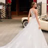 Eleganti abiti da sposa a-line Senza maniche Applique in pizzo Cappella lunga Abiti da sposa da chiesa Collo a cuore trasparente Sposa affascinante Vestido De Novia Bianco avorio