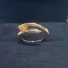 anillos para mujer amantes del diseñador anillo Joyería de lujo tamaño 6-11 Aleación de titanio Chapado en oro Diamante Artesanía Accesorios de moda Nunca se desvanecen anillo de bodas